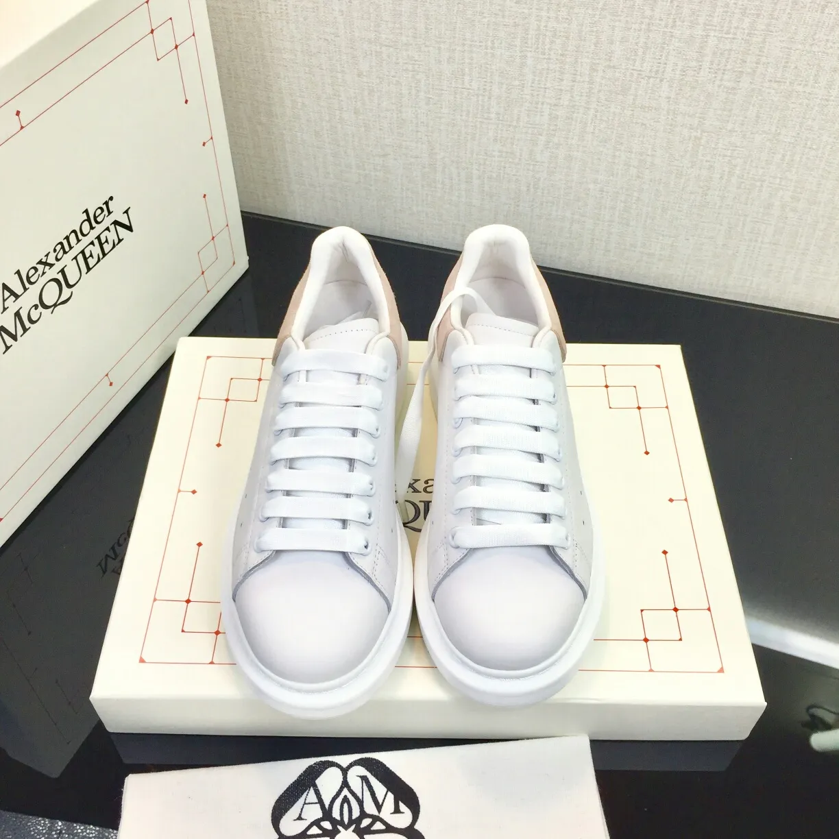 👟👟Ex-factory price 480👟👟 The latest upgraded version in 2022. The material is made of silk matte cowhide with sheepskin lining